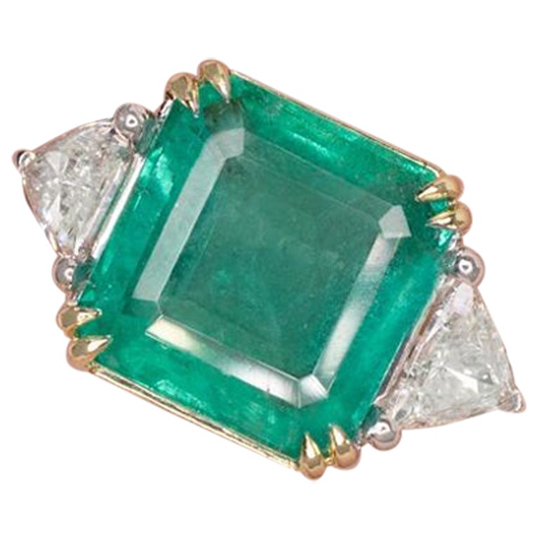 AGL Certified Carat Green Emerald Trillion side 18k White & Yellow Gold Ring For Sale