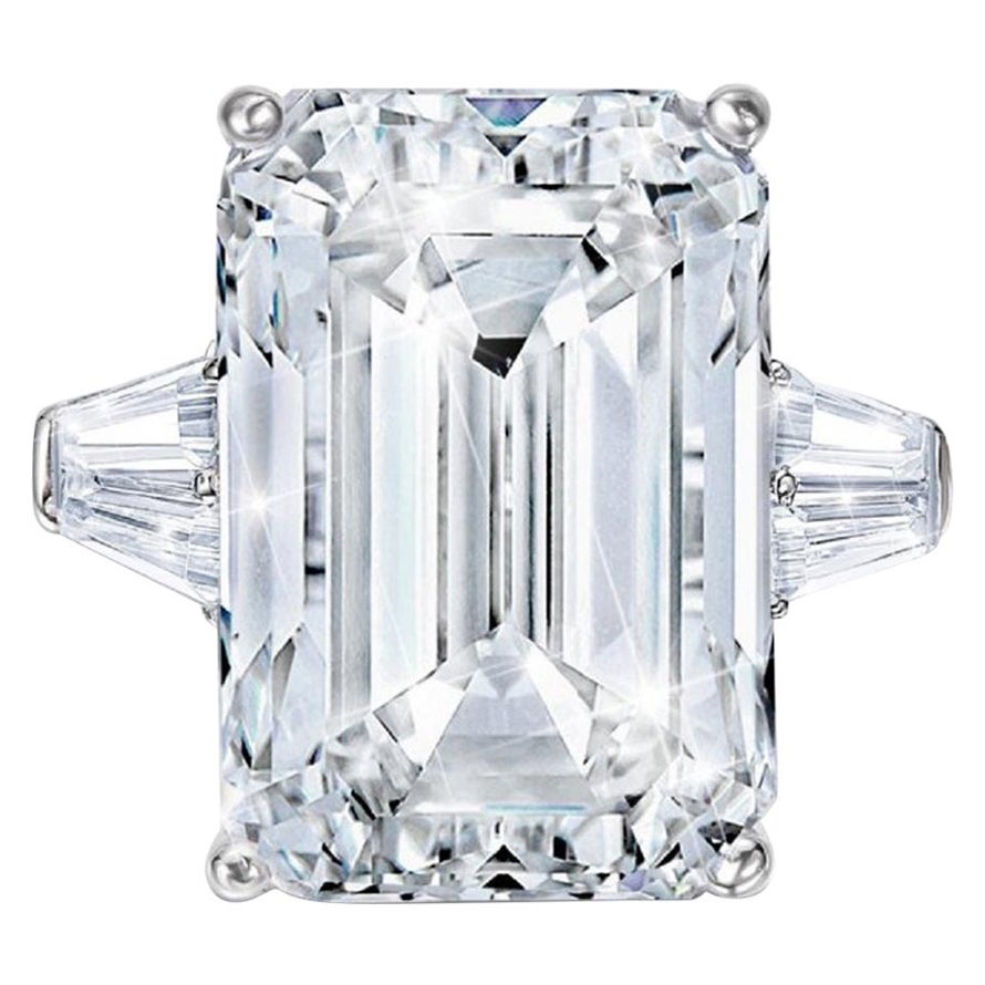  Bague de fiançailles solitaire en diamant de taille émeraude de 5 carats certifiée par le GIA  en vente