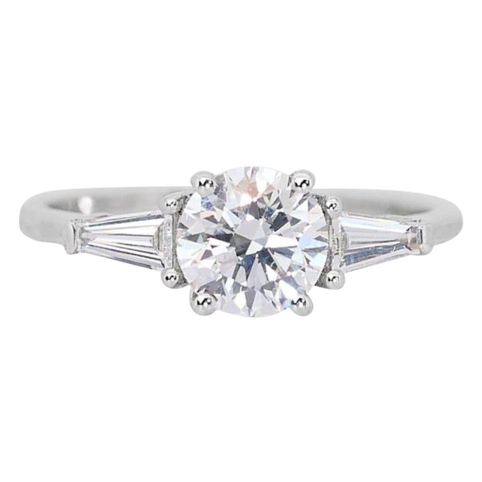 Elegant 1.04ct Natural Diamond Ring set in 18K White Gold For Sale