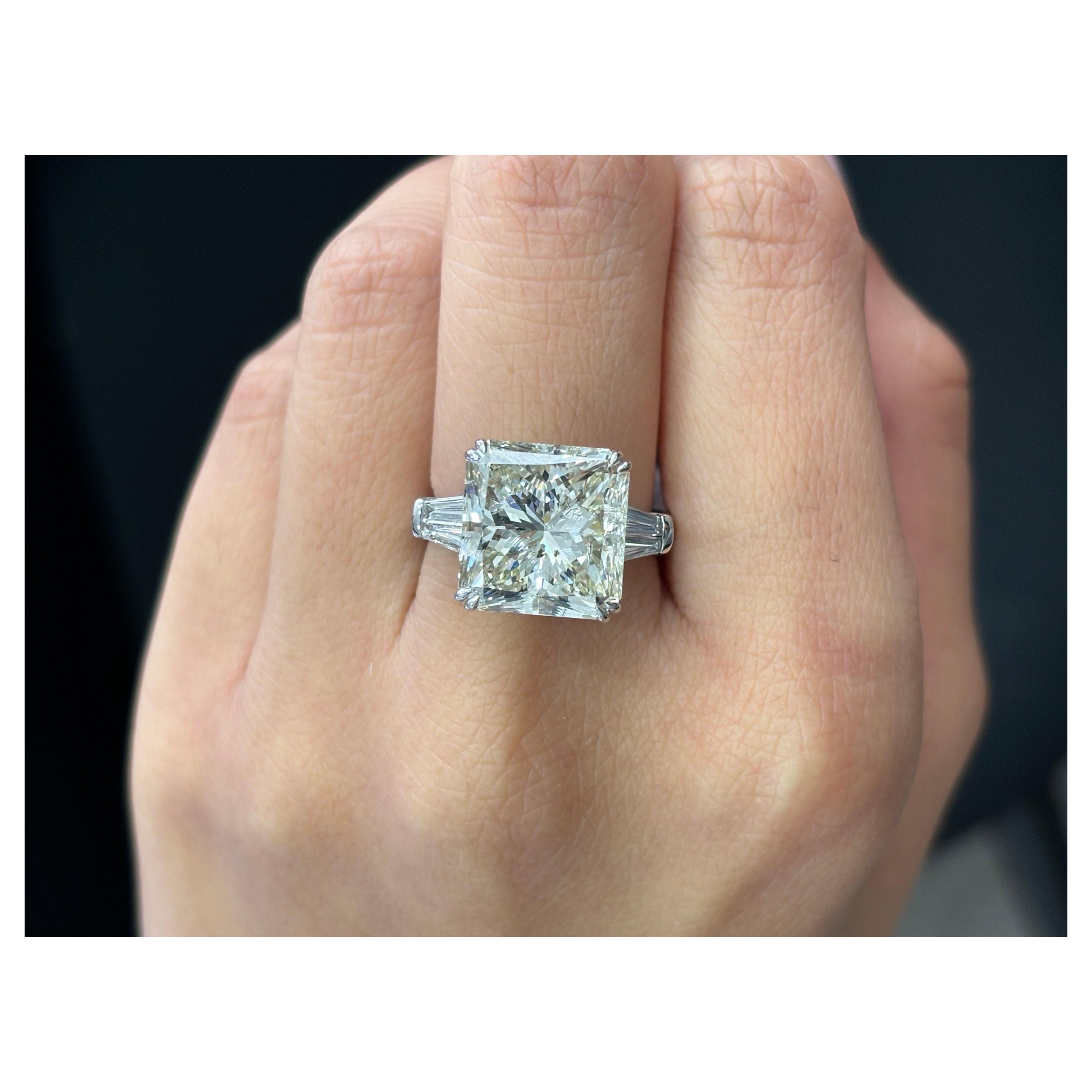 Bague de fiançailles certifiée 10,16 carats diamant taille radiant  en vente