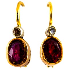 Boucles d'oreilles pendantes en or jaune avec rubis de 1,00 carat et diamant blanc de 0,04 carat
