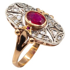 Anillo de cóctel de oro amarillo con diamante blanco talla rosa y rubí talla oval estilo art déco