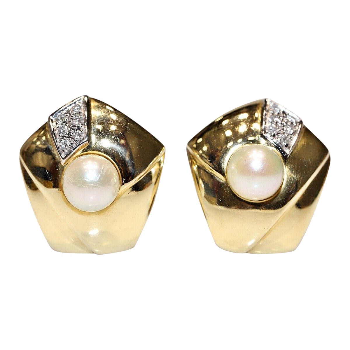 Vintage Circa 1980s 18k Gold natural Diamond And Pearl Decorated Earring For Sale