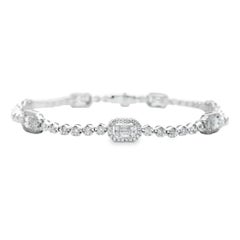 18K White Gold Tennis Bracelet with Round and Baguette Diamonds