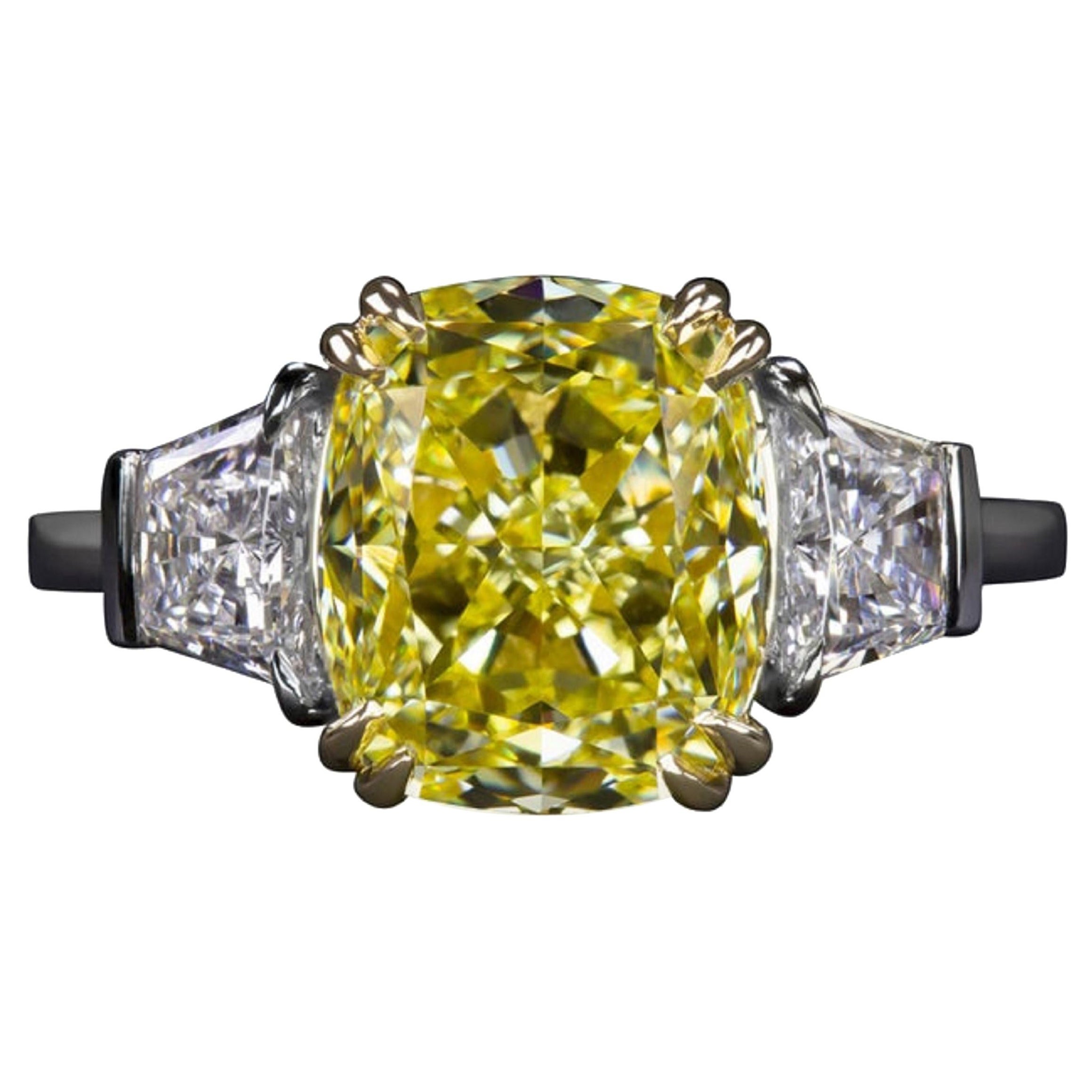 Bague à diamant coussin certifié GIA de 5 carats de couleur jaune clair fantaisie