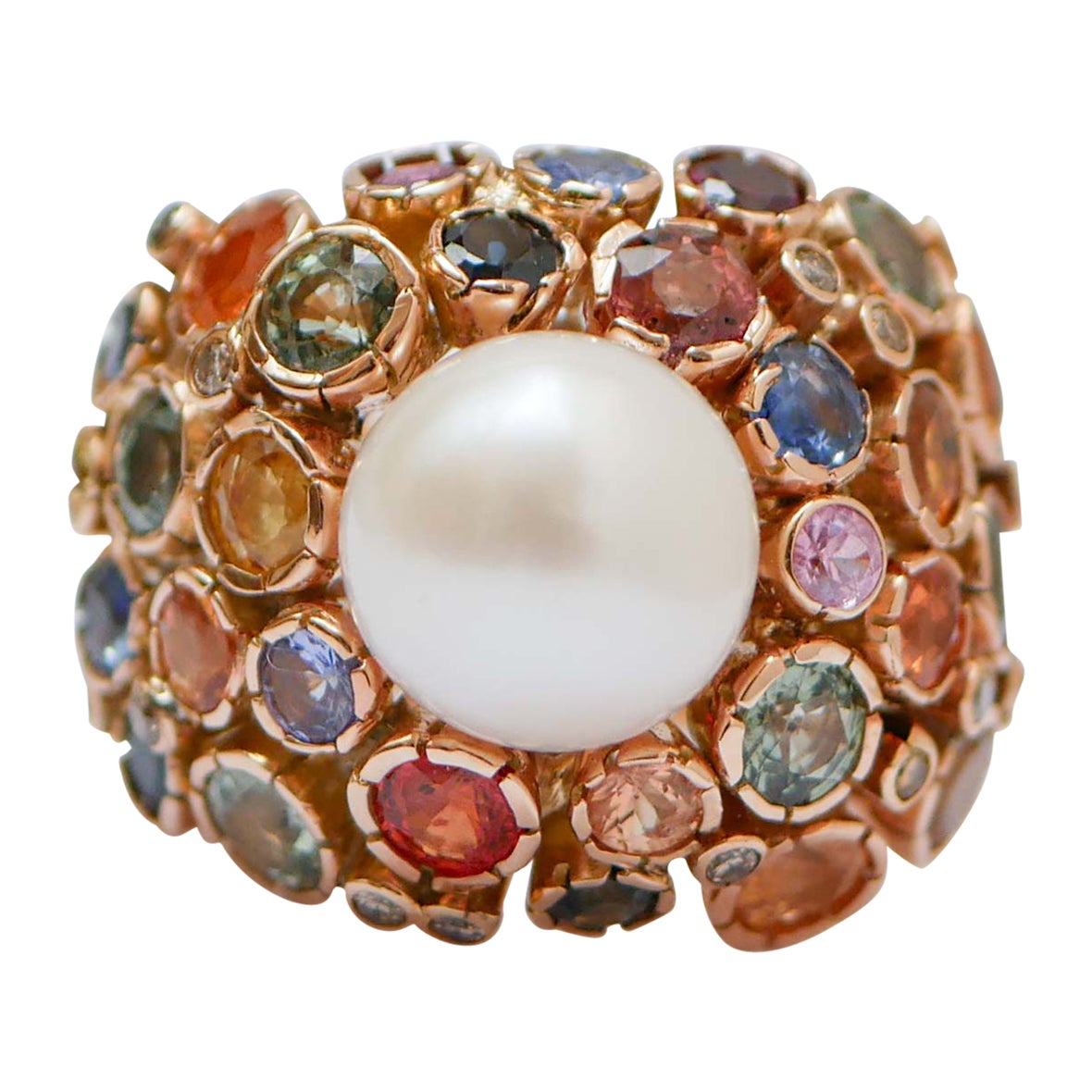 Weiße Perle, mehrfarbige Saphire, Diamanten, 14 Karat Roségold Cluster-Ring. im Angebot