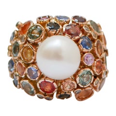 Weiße Perle, mehrfarbige Saphire, Diamanten, 14 Karat Roségold Cluster-Ring.