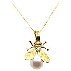 Vintage Bee Stud Pearl Diamond Pendant 18 Karat Yellow Gold