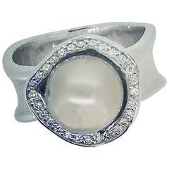 S. Van Giel Modern Pearl Diamonds Gold Ring