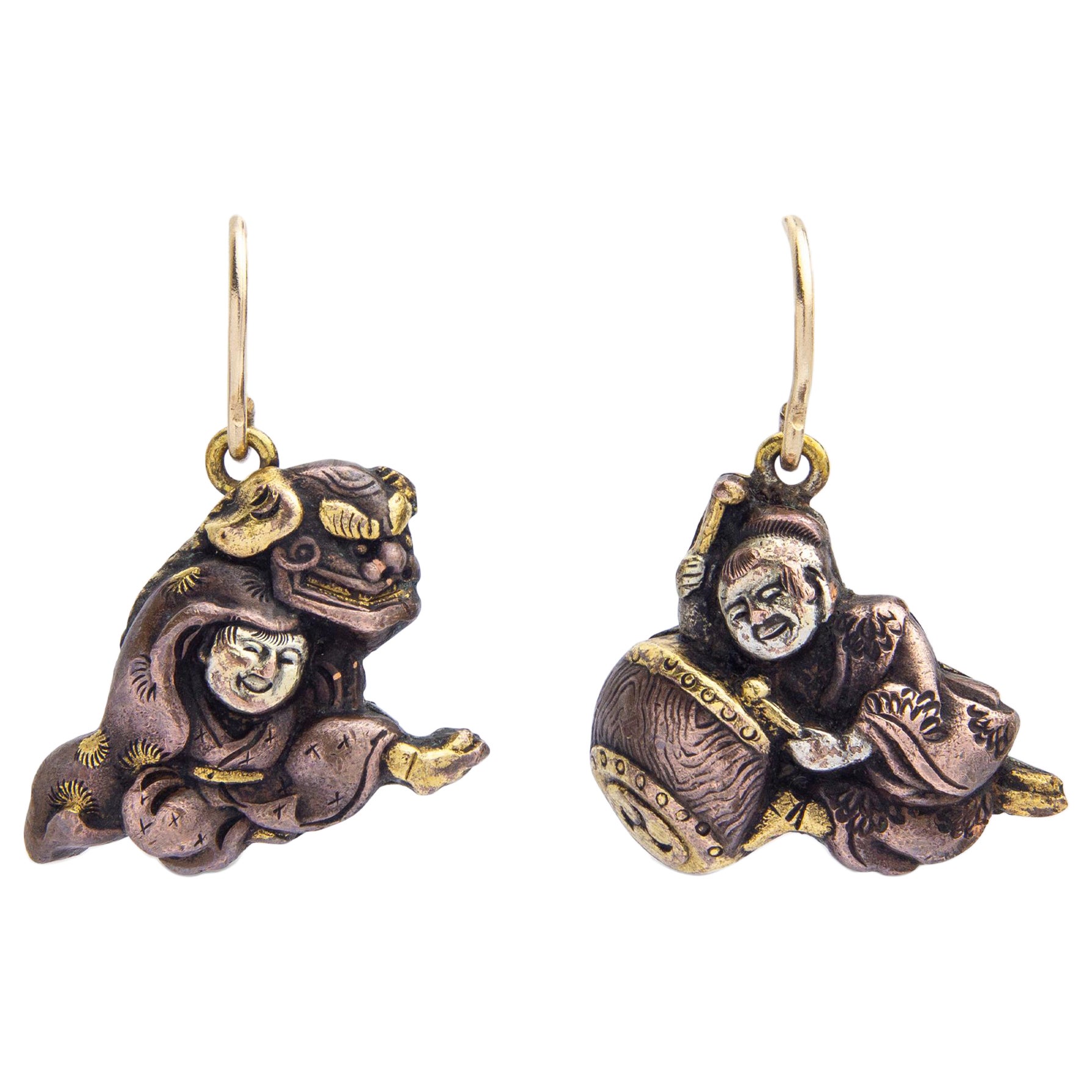 A Pair of Japanese Shakudo Plaque Earrings For Sale