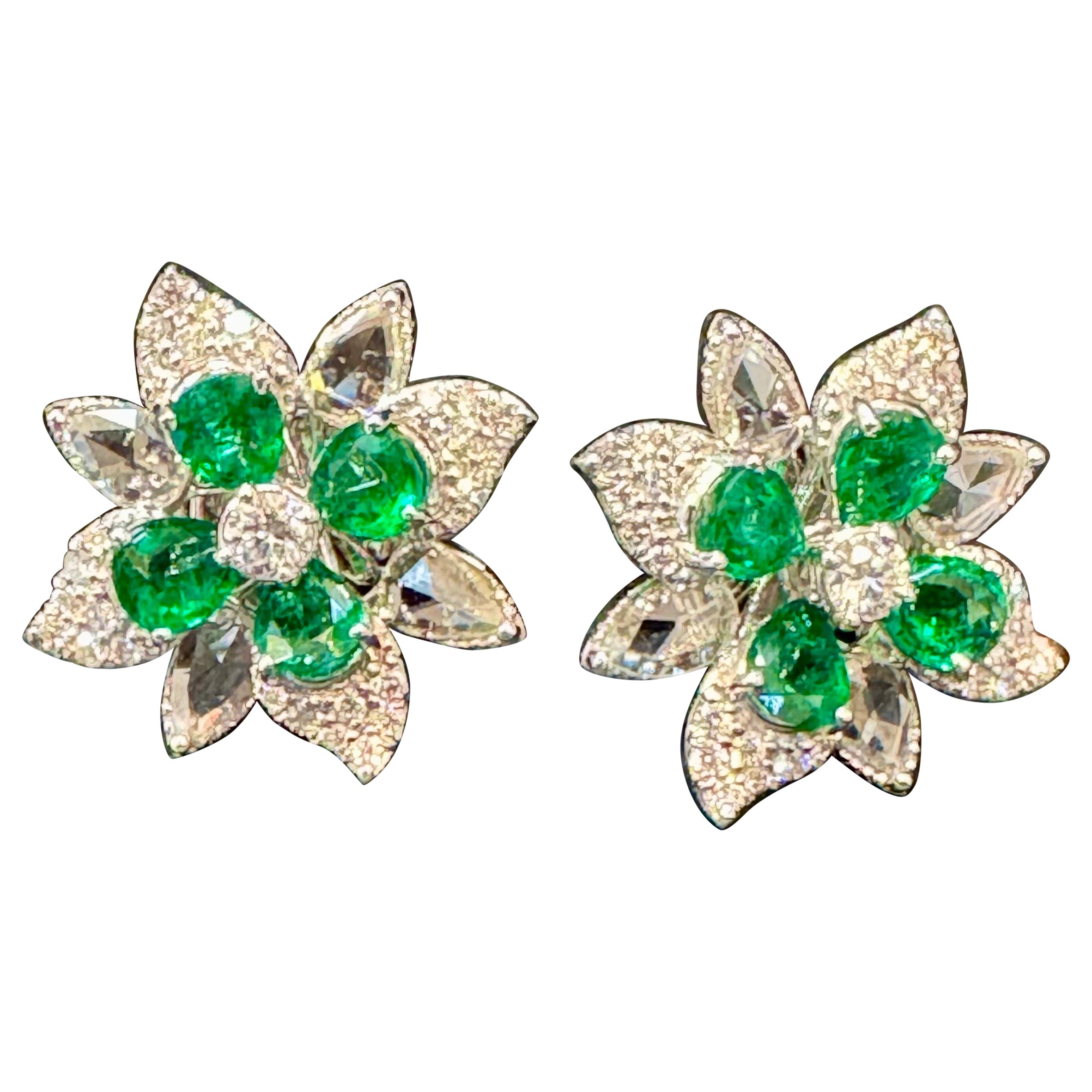 2.5Ct Natural Zambian Emerald  & 1.75 Ct Diamond & Rose cut Diamond Earring 18KG For Sale