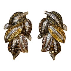 Boucles d'oreilles feuille de diamants de couleur fantaisie 4 carats en or multicolore 18 carats 