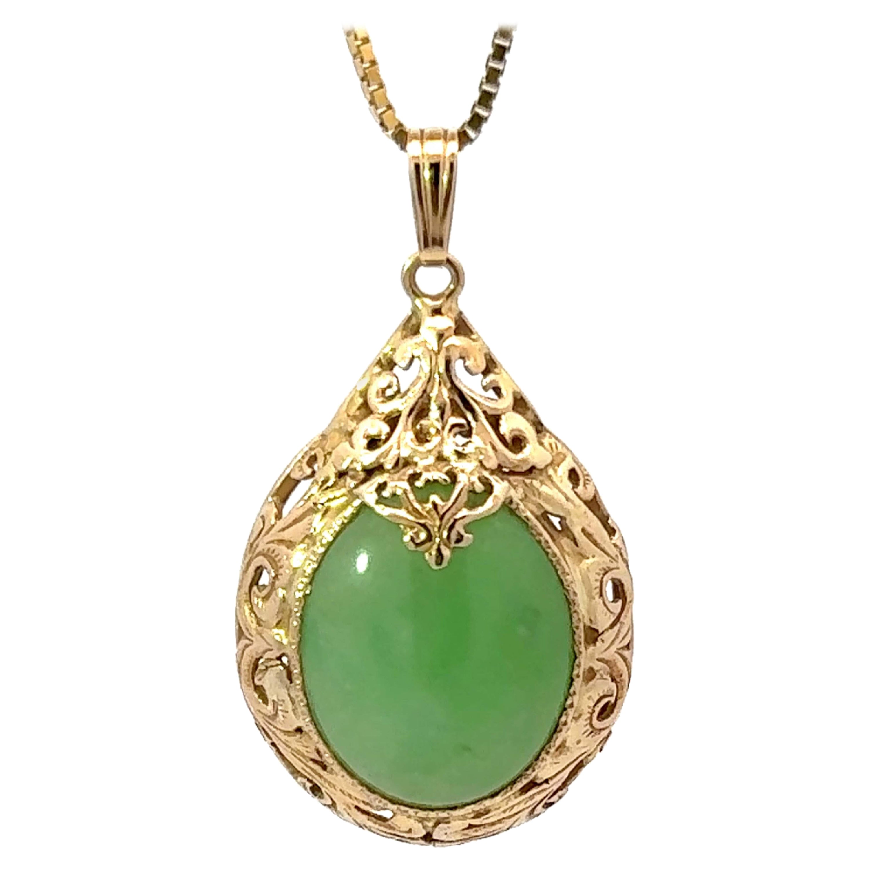 Ming's Hawaii Oval Grün Jade Cabochon Birnenförmige Halskette 14k Gelbgold im Angebot