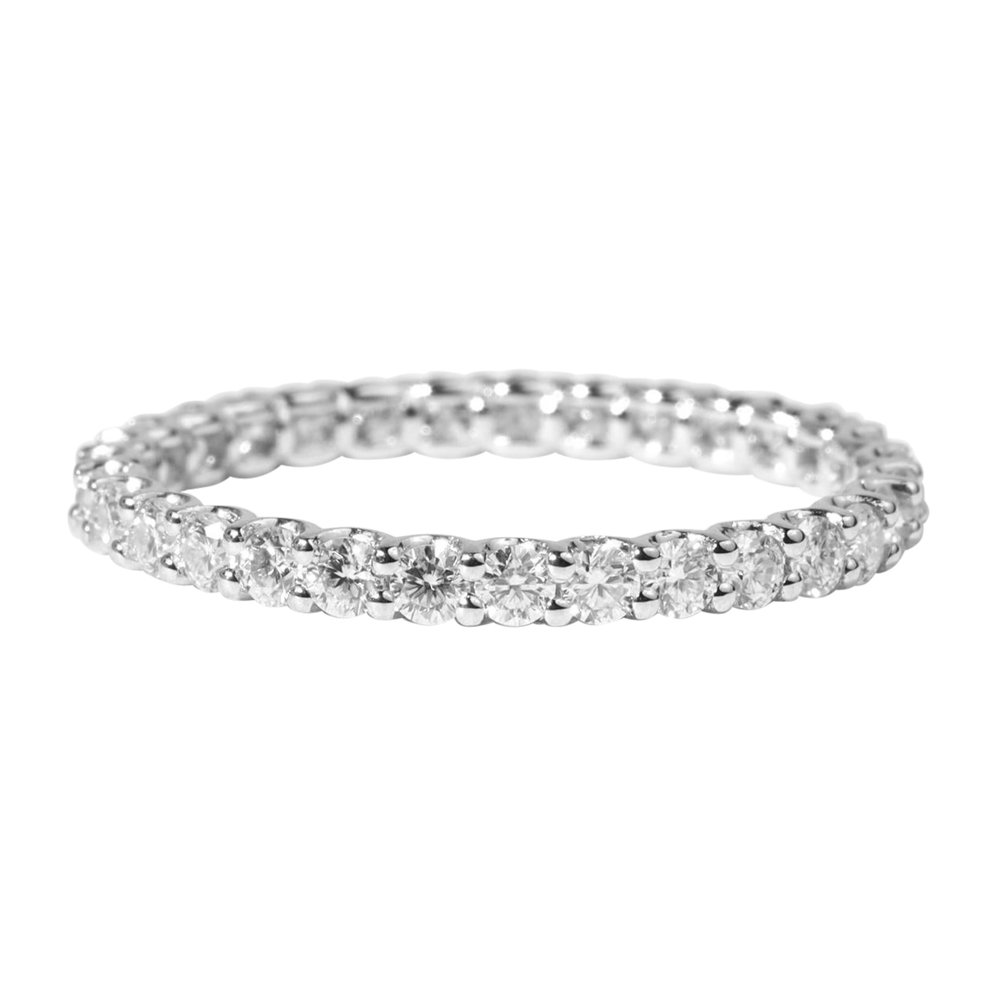 1.08 Carat Round Cut Diamond Wedding Band in 18k White Gold For Sale