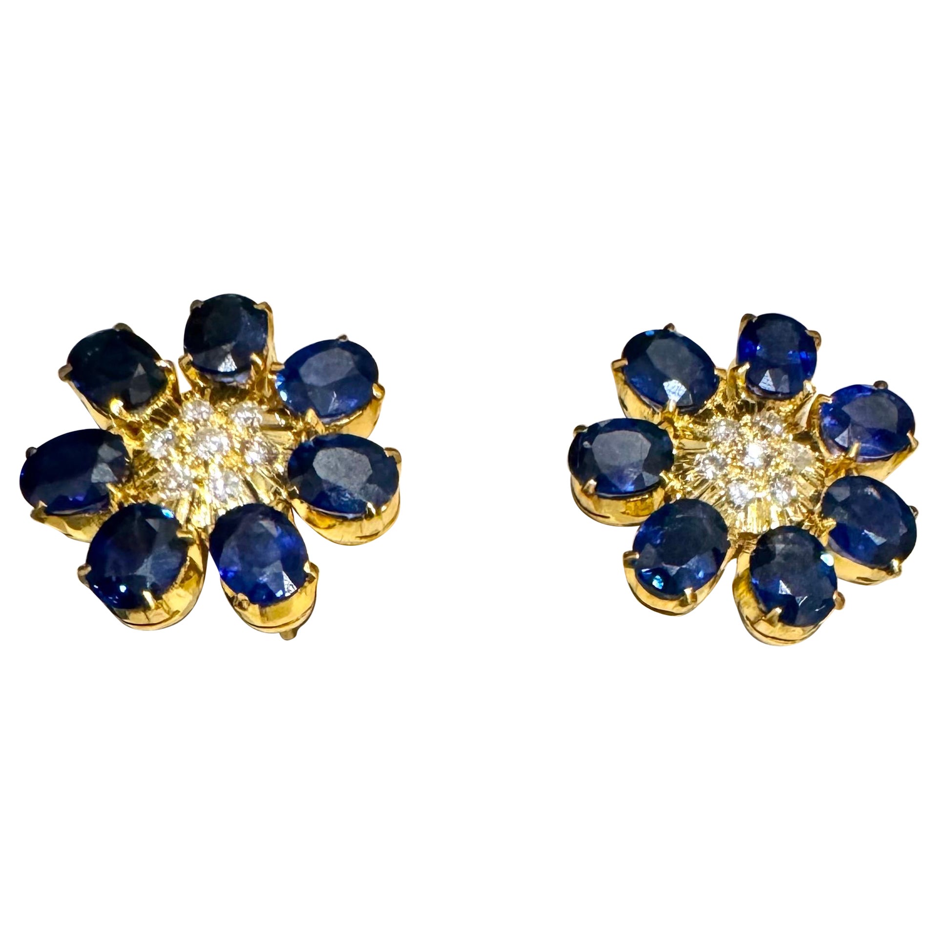 7 Petals Natural Sapphire and Diamonds Flower Post Earrings 18 Karat Yellow Gold For Sale