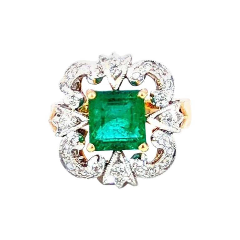 1.90 Carat Suare Emerald 18K Gold Ring For Sale