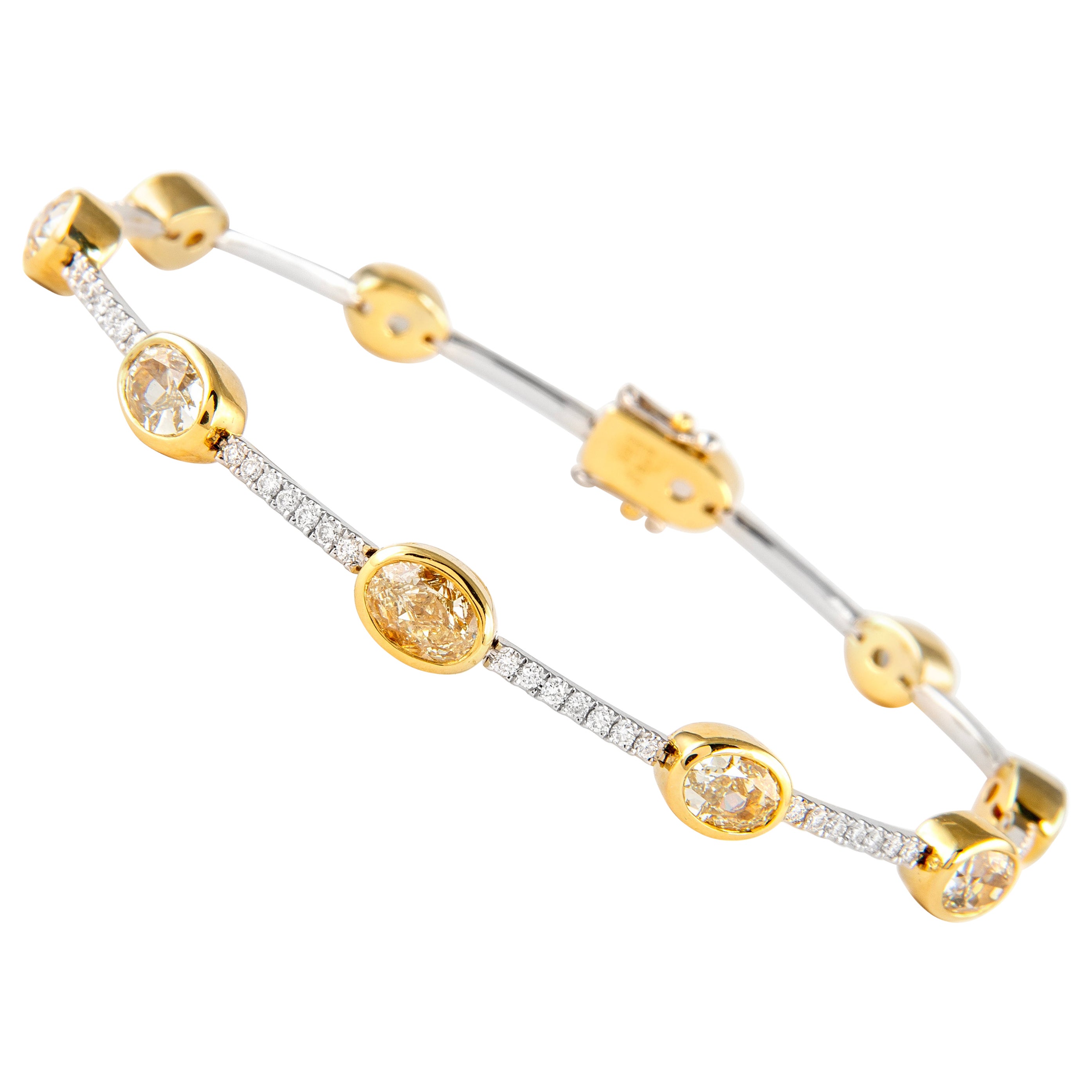 Alexander Beverly Hills 6.26 Diamond & Yellow Diamond Bracelet 18k Gold For Sale