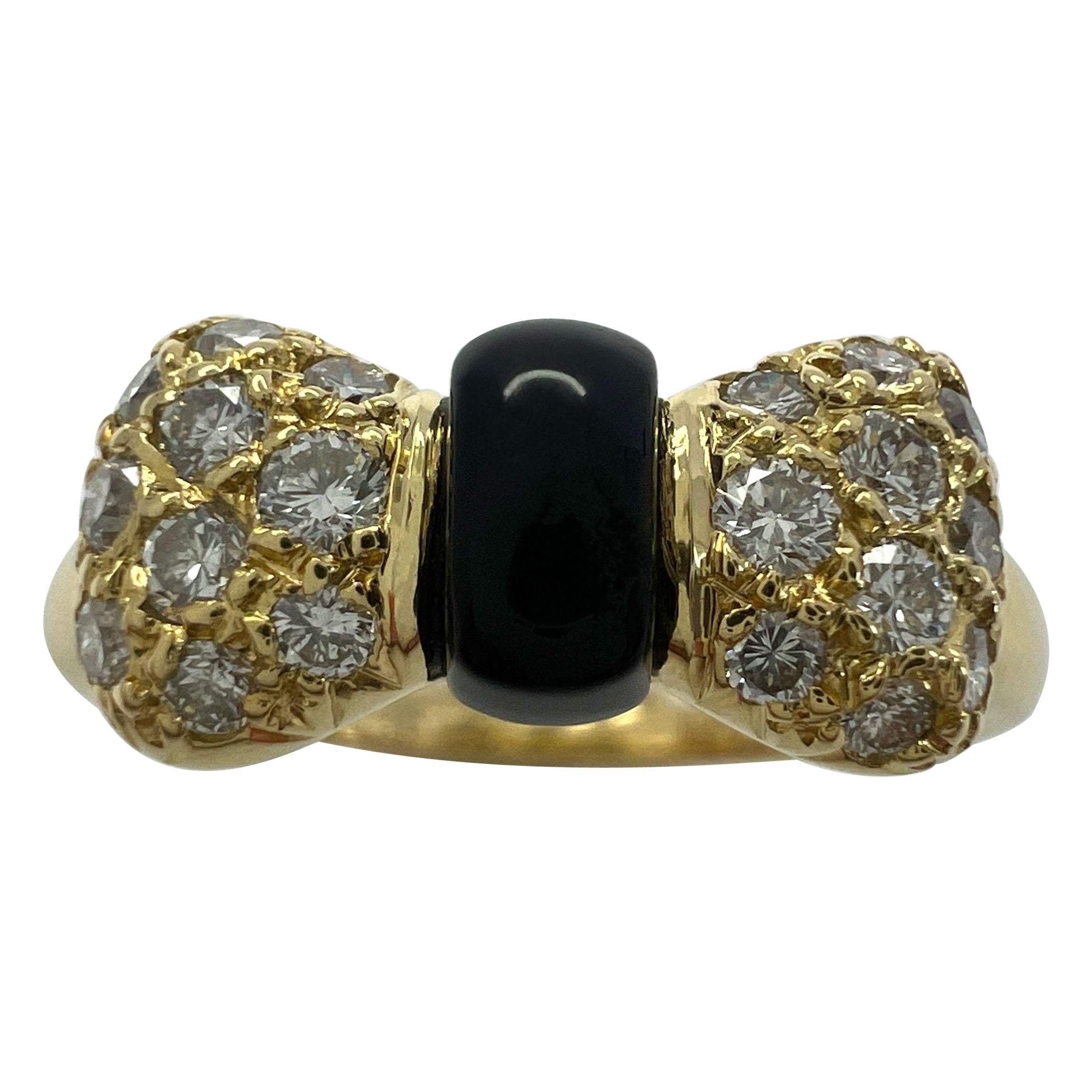 Rare Vintage Van Cleef & Arpels Onyx And Diamond 18k Yellow Gold Ribbon Bow Ring For Sale
