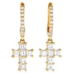 LB Exclusive, boucles d'oreilles pendantes en or jaune 18 carats avec croix de diamants 0,66 carat AER-18287