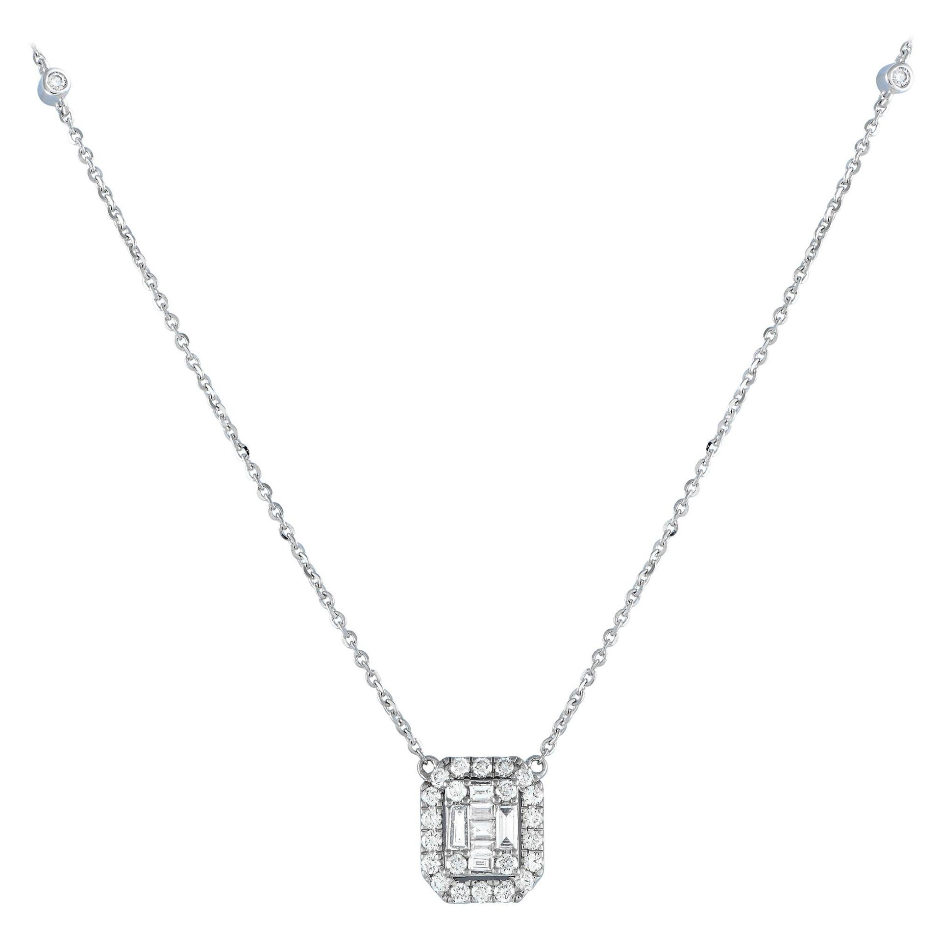 LB Exclusive 14K White Gold 0.85ct Diamond Cushion Halo Necklace PN15273 en vente