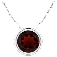 Colgante de oro blanco de 14 quilates con solitario de granate natural redondo de 2,2 ct engastado en bisel