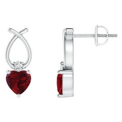 Orecchini con granato naturale a forma di cuore da 0,50 carati e diamante in platino
