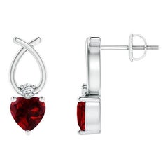 Boucles d'oreilles en or blanc 14 carats avec grenat naturel en forme de cœur de 0,90 carat et diamants