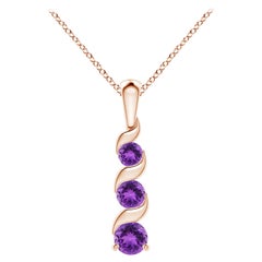 Colgante redondo natural de amatista de 0,25 ct con tres piedras en oro rosa de 14 quilates