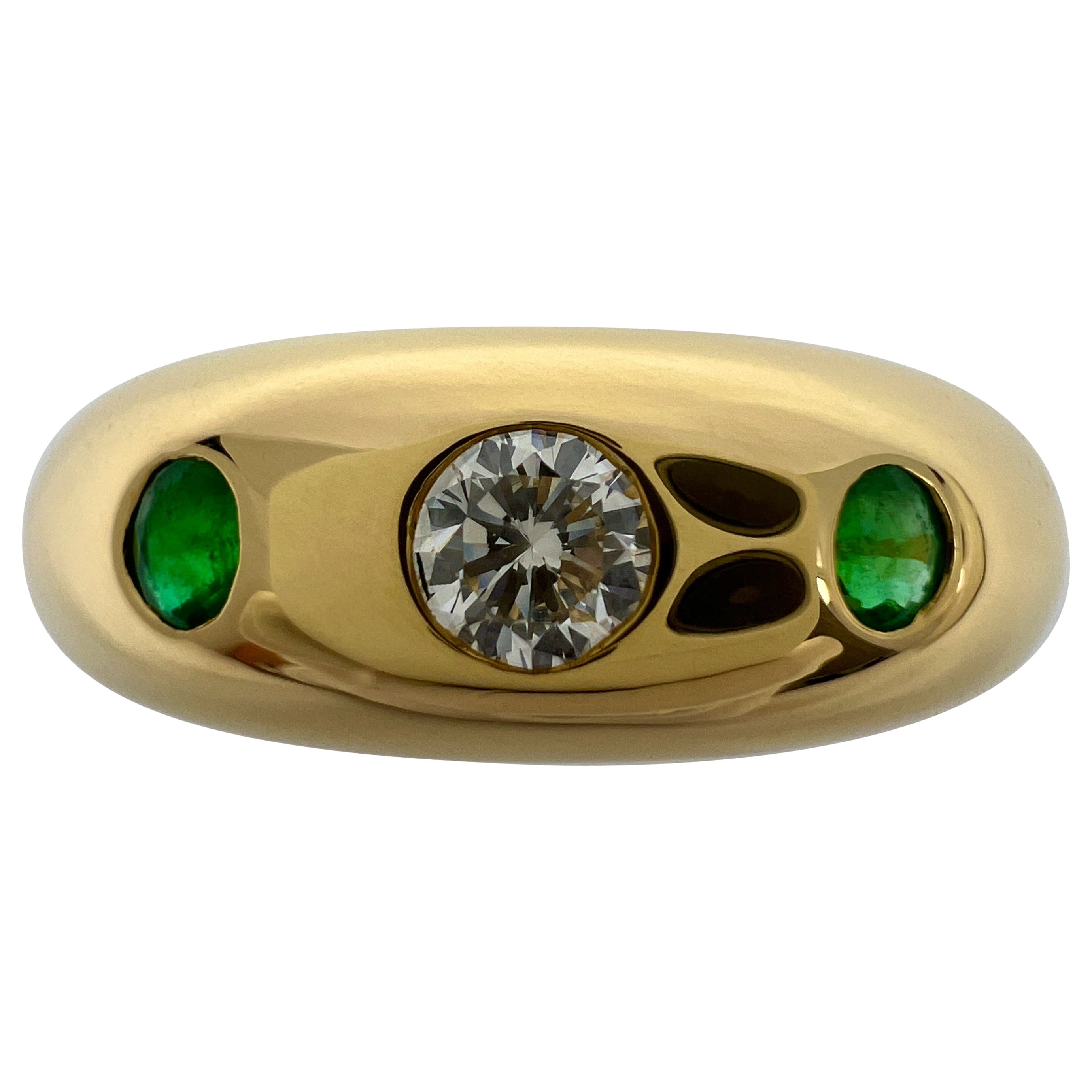 Vintage Cartier Diamond Emerald 18k Yellow Gold Three Stone Dome Daphne Ring 62 For Sale