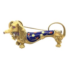 Dachshund Ruby set Dog Brooch 18 Karat Yellow Gold, Circa 1960