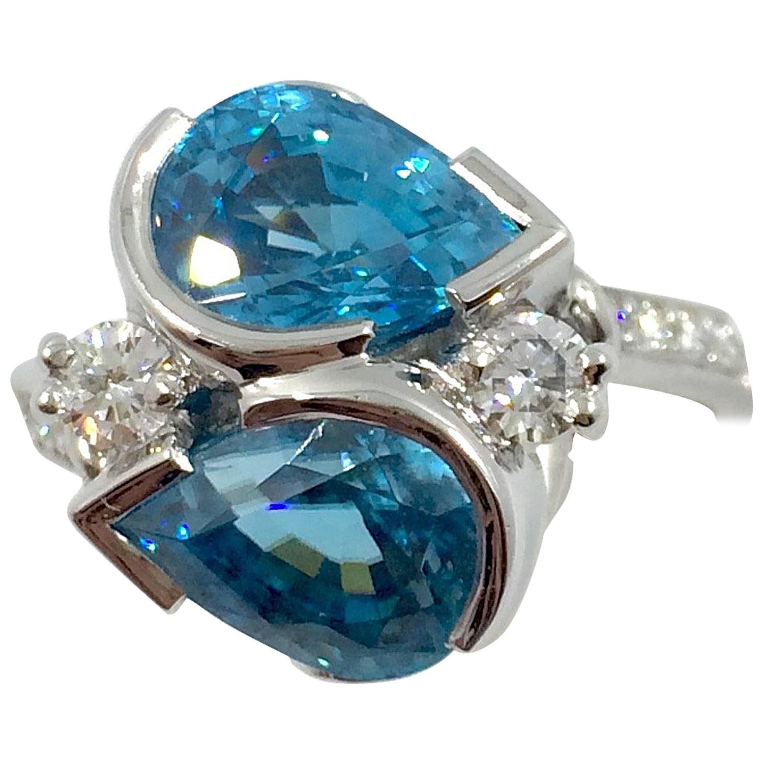 Intense Blue Zircon Diamond Gold Ring For Sale at 1stdibs