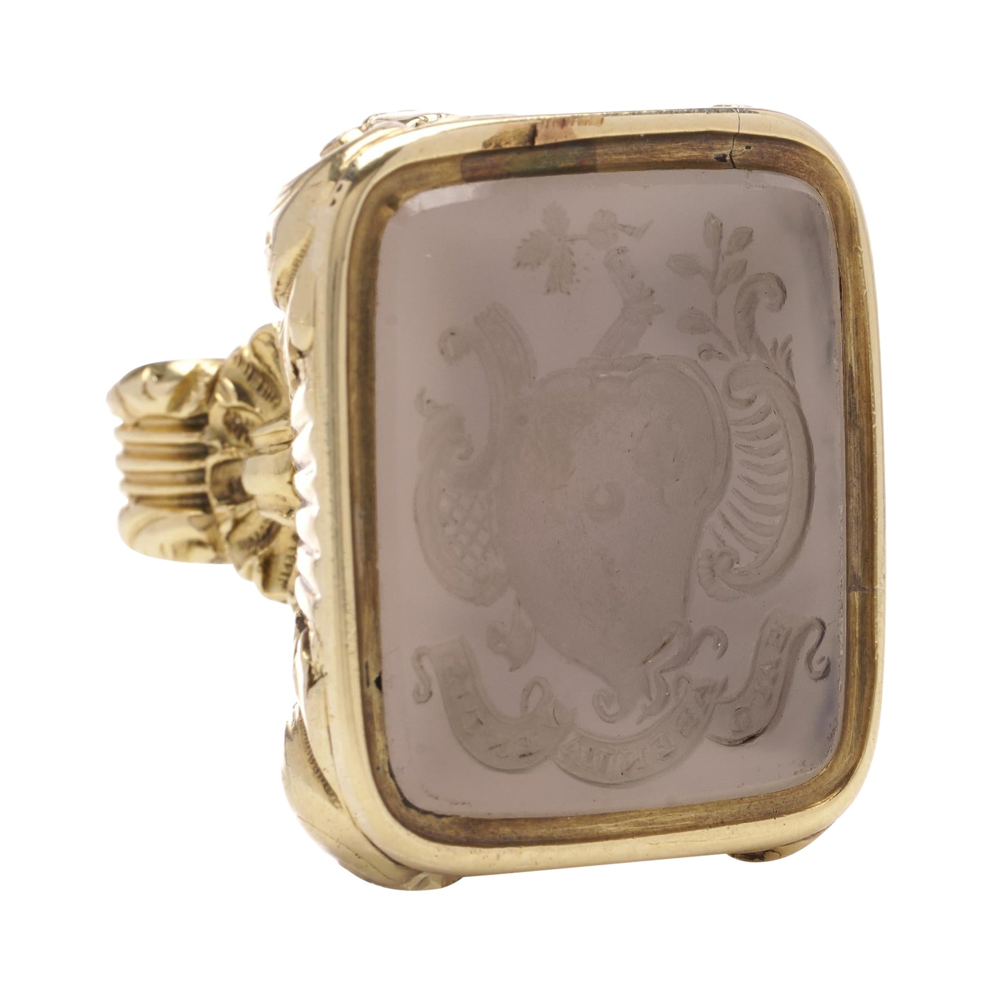 Mousqueton/pendentif victorien en or jaune 15 carats avec armoiries surnommées 