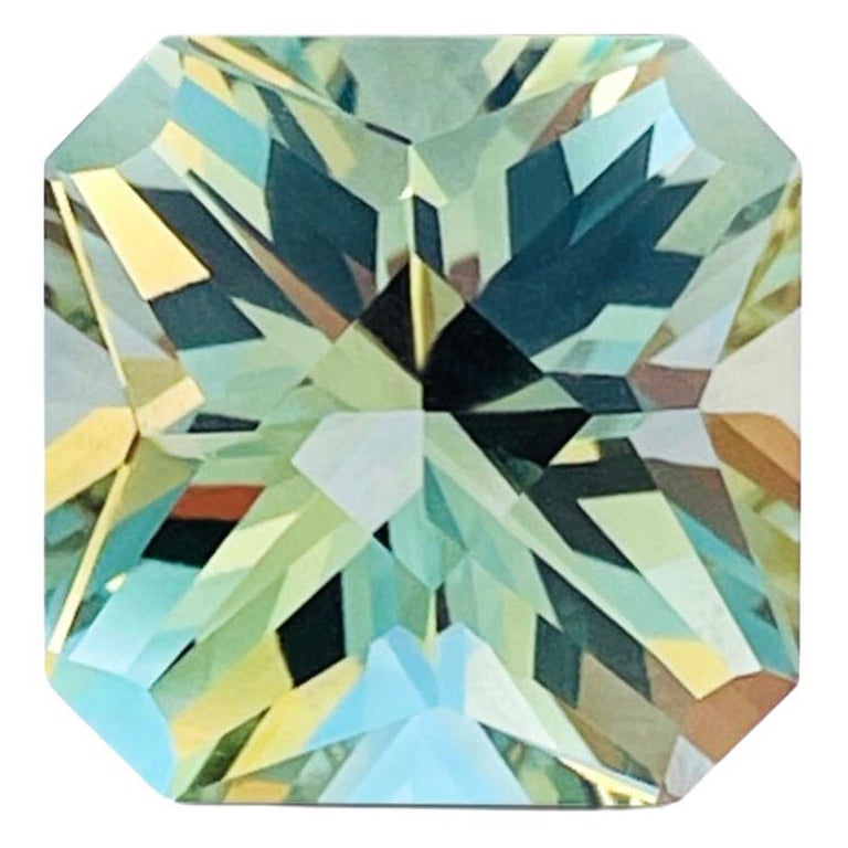 Master precision cutting gemstone Natural Green quartz 10.31ct unique piece  For Sale