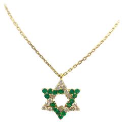 Emerald Pendant Necklaces