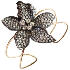 Unique Flower 18k Gold Bangle Bracelet Set With White and Grey Diamonds