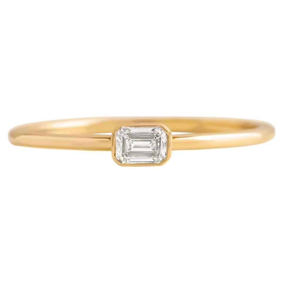 0,5 ct  Bague en or 14k avec moissanite taille émeraude en vente