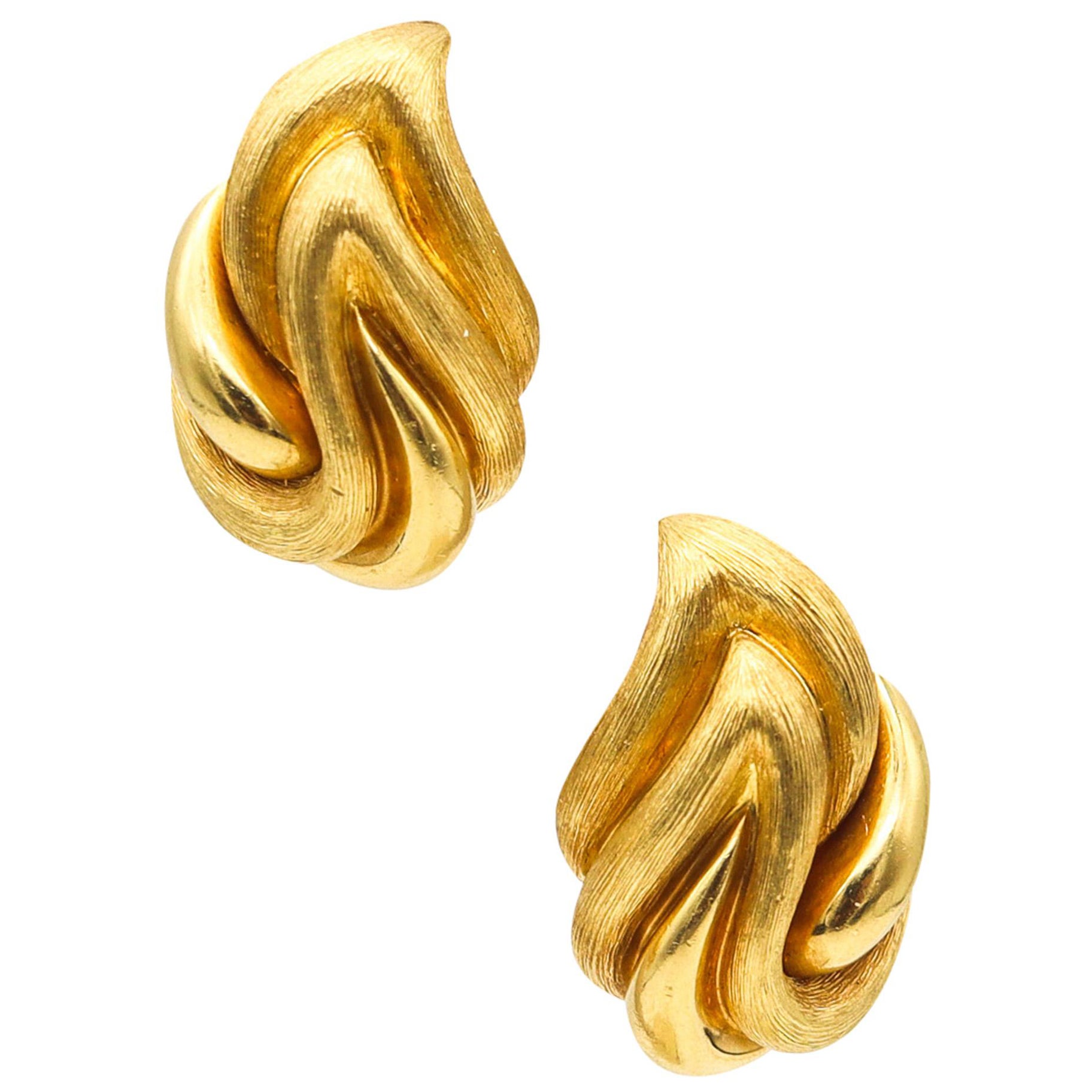 Henry Dunay New York Clips-On Earrings In Textured Solid 18Kt Yellow Gold For Sale
