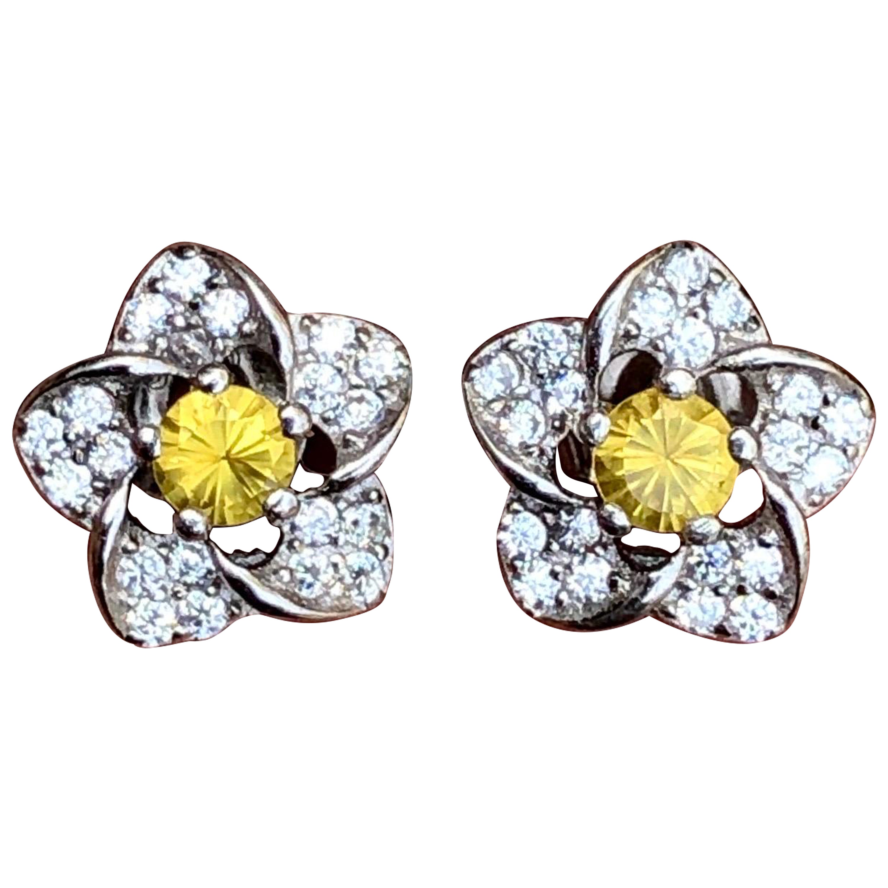 Boucles d'oreilles Ceylan Cubic Zirconia magnifique saphir jaune sans réserve   en vente