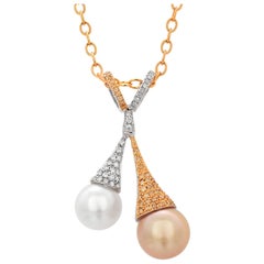 Pendentif fantaisie en or 18 carats avec diamants blancs et perles dorées blanches de 0,60 carat 