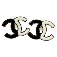 Chanel Gold CC Schwarz-Weiß-Ohrringe mit durchbrochenem halber Halbhalsband 