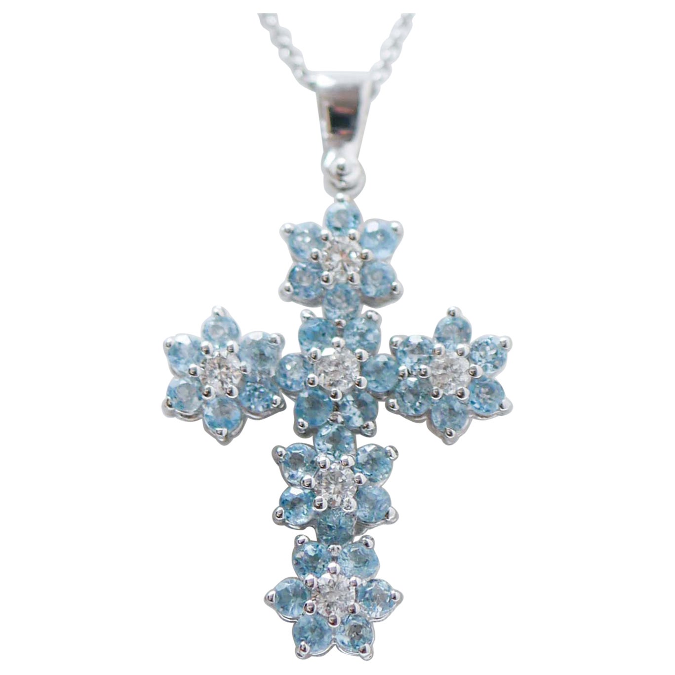 Aquamarine, Diamonds, 18 Karat White Gold Pendant Necklace. For Sale