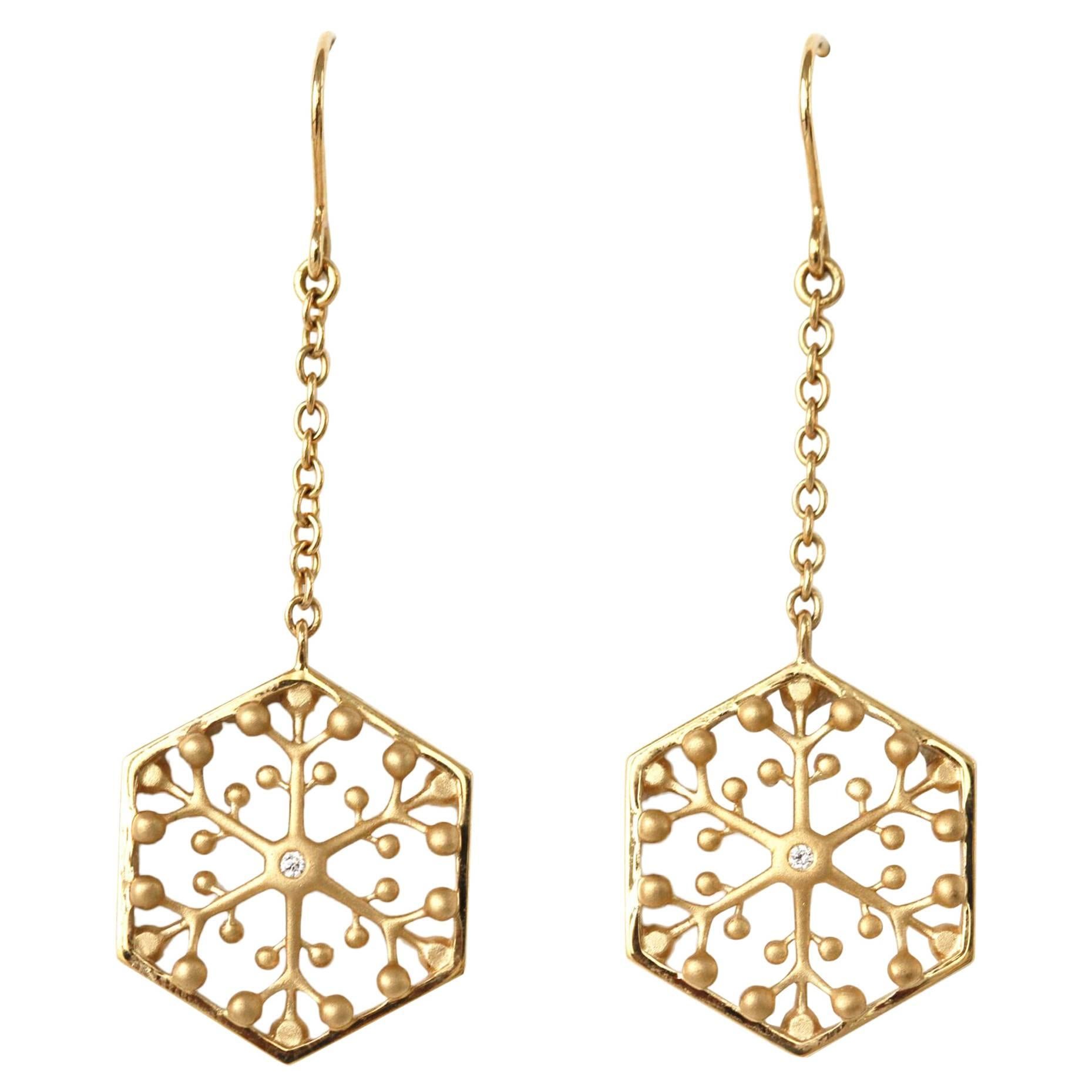 Snowflakes Independence 18K Gold Drop Earrings For Sale