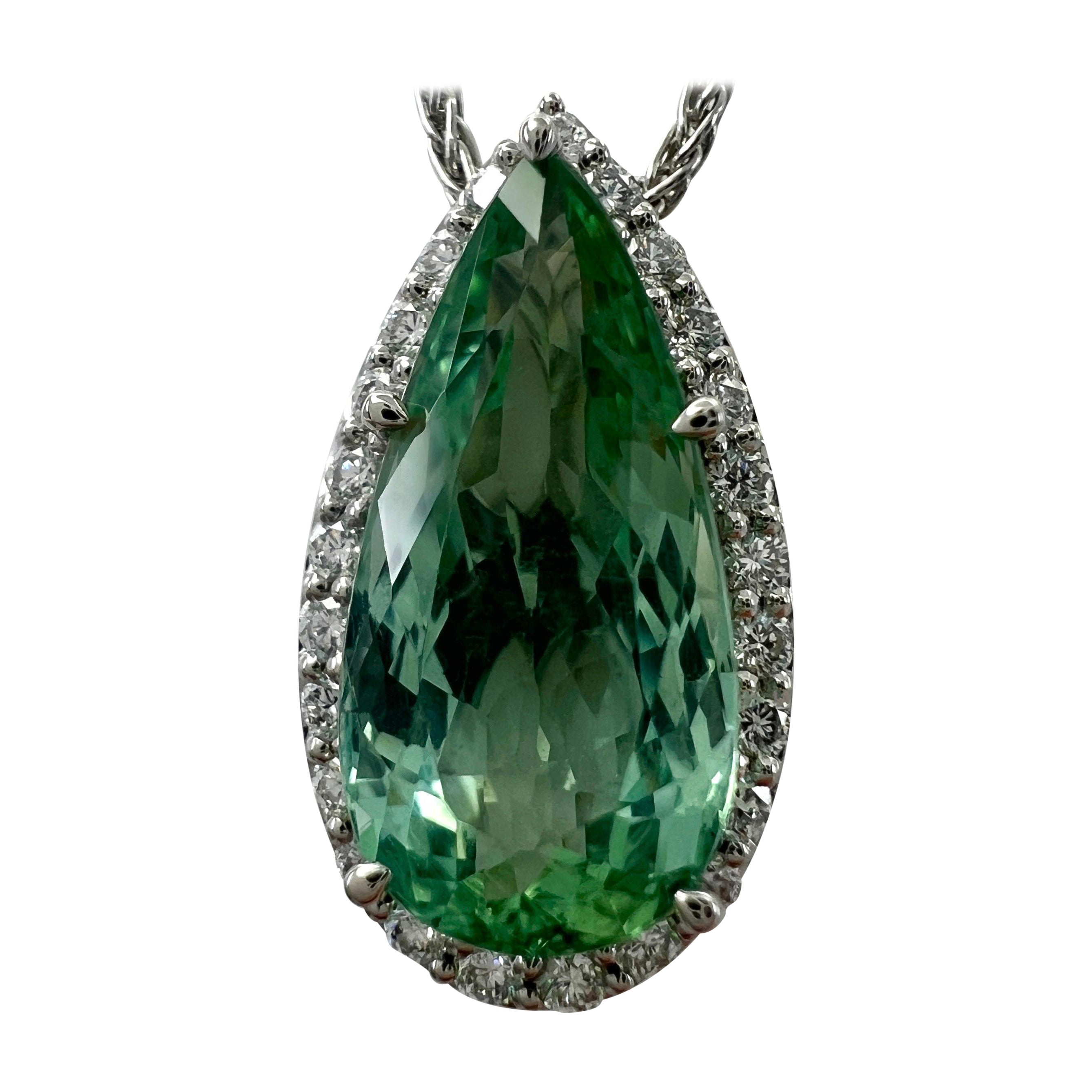 3.72ct Vivid Green Pear Cut Tourmaline Diamond Platinum Halo Pendant Necklace en vente