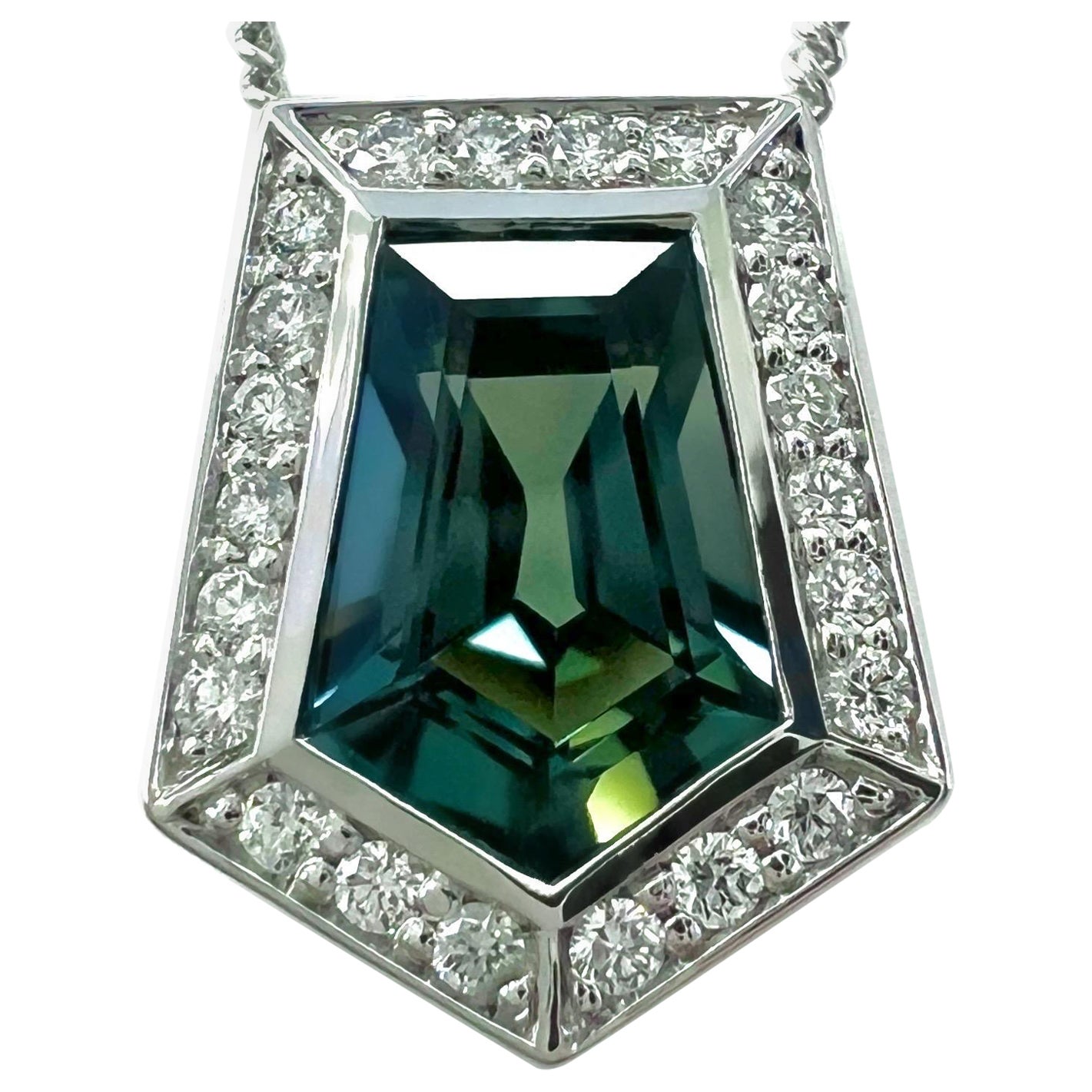 IGI Certified 1.46ct Colour Change Untreated Fancy Cut Sapphire Diamond Pendant For Sale