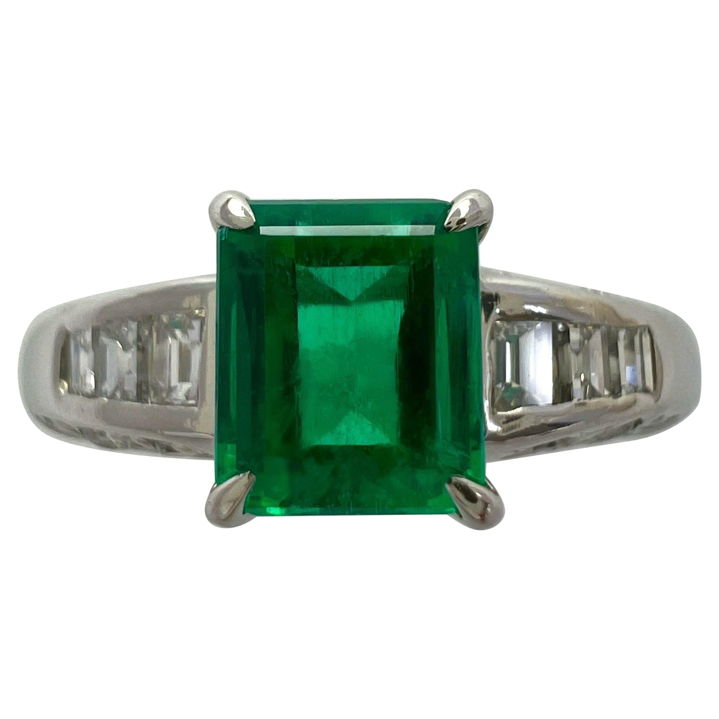 1.08ct Fine Green Colombian Emerald And Diamond Platinum Modern Solitaire Ring For Sale