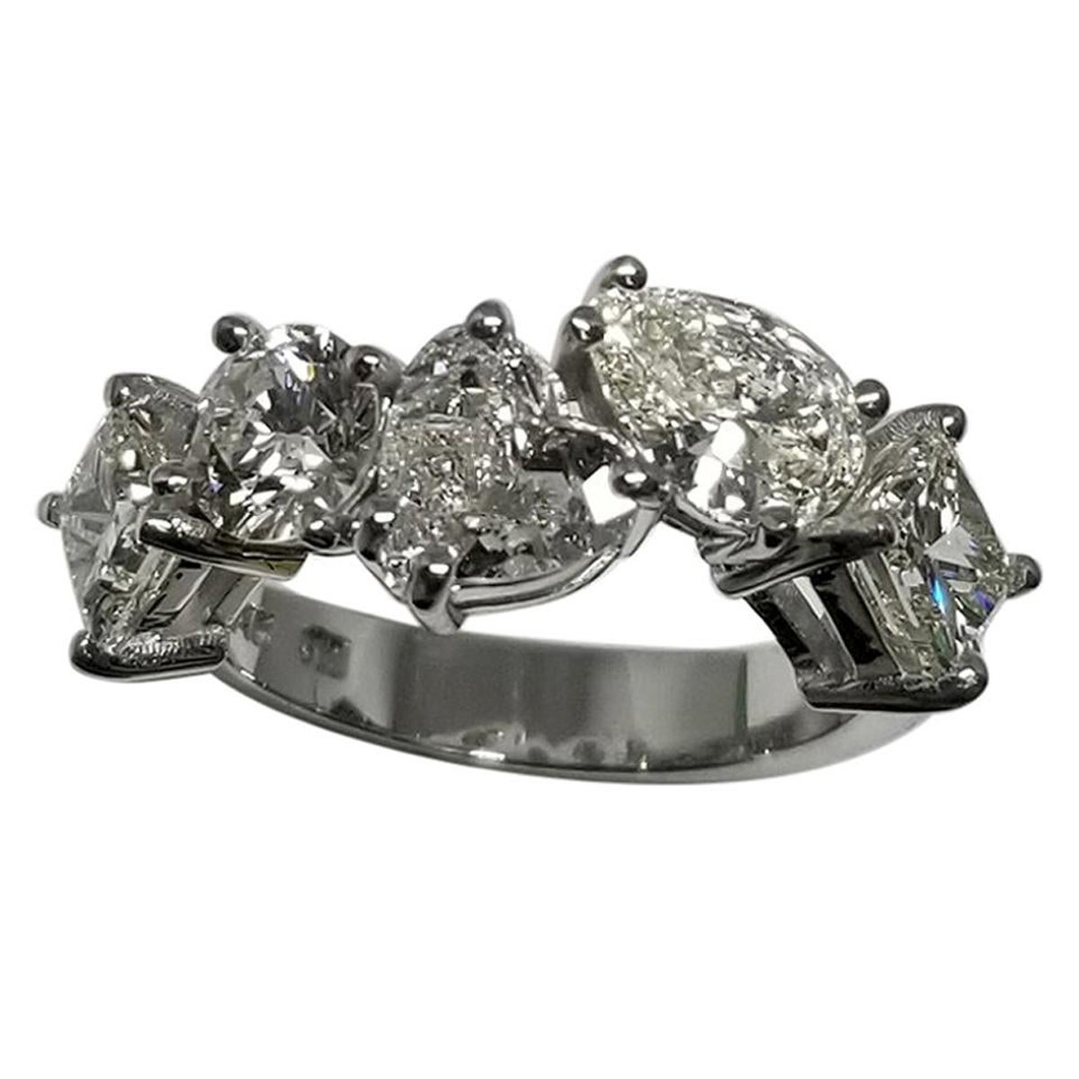 Bague d'anniversaire de 5 pierres avec diamant de forme fantaisie de 3,17 carats certifié GIA en vente