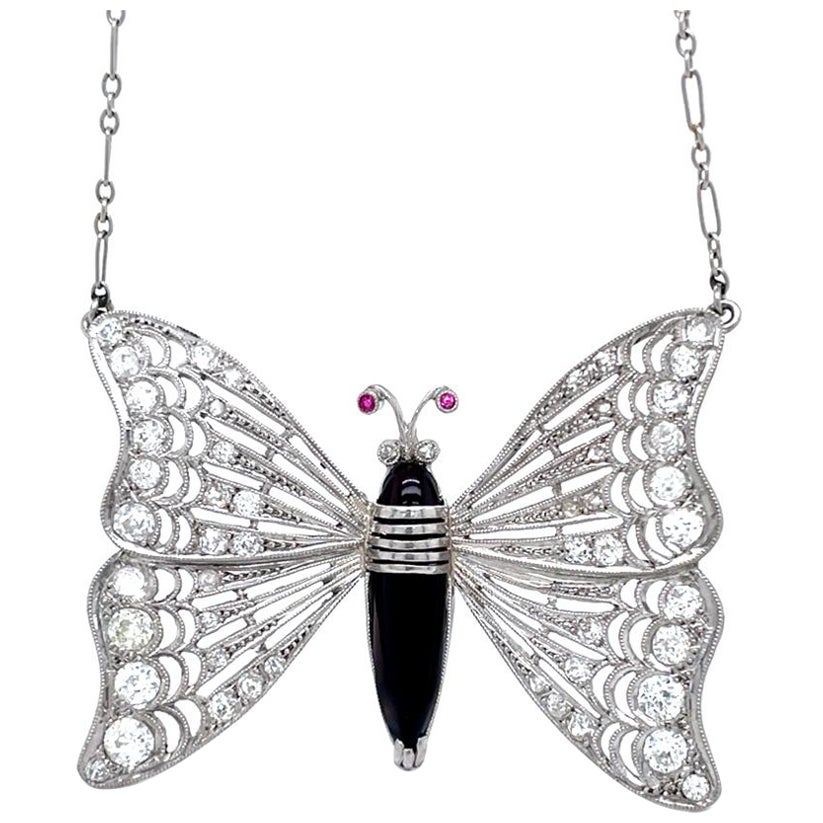 Collier papillon en platine 18 carats, onyx, diamants et rubis en vente