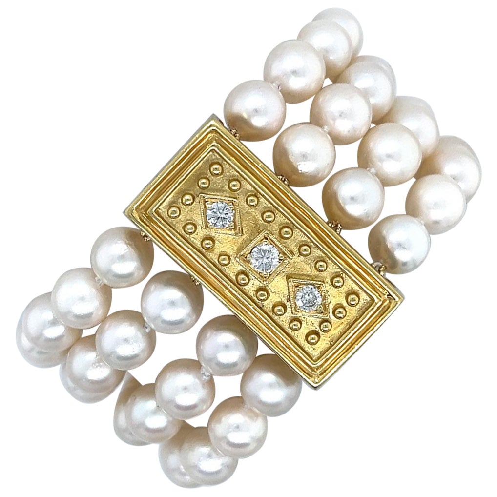 Retro Gold Cultured Akoya Pearl 7 Inch Bracelet 0.35 Carat Natural Diamond Clasp For Sale