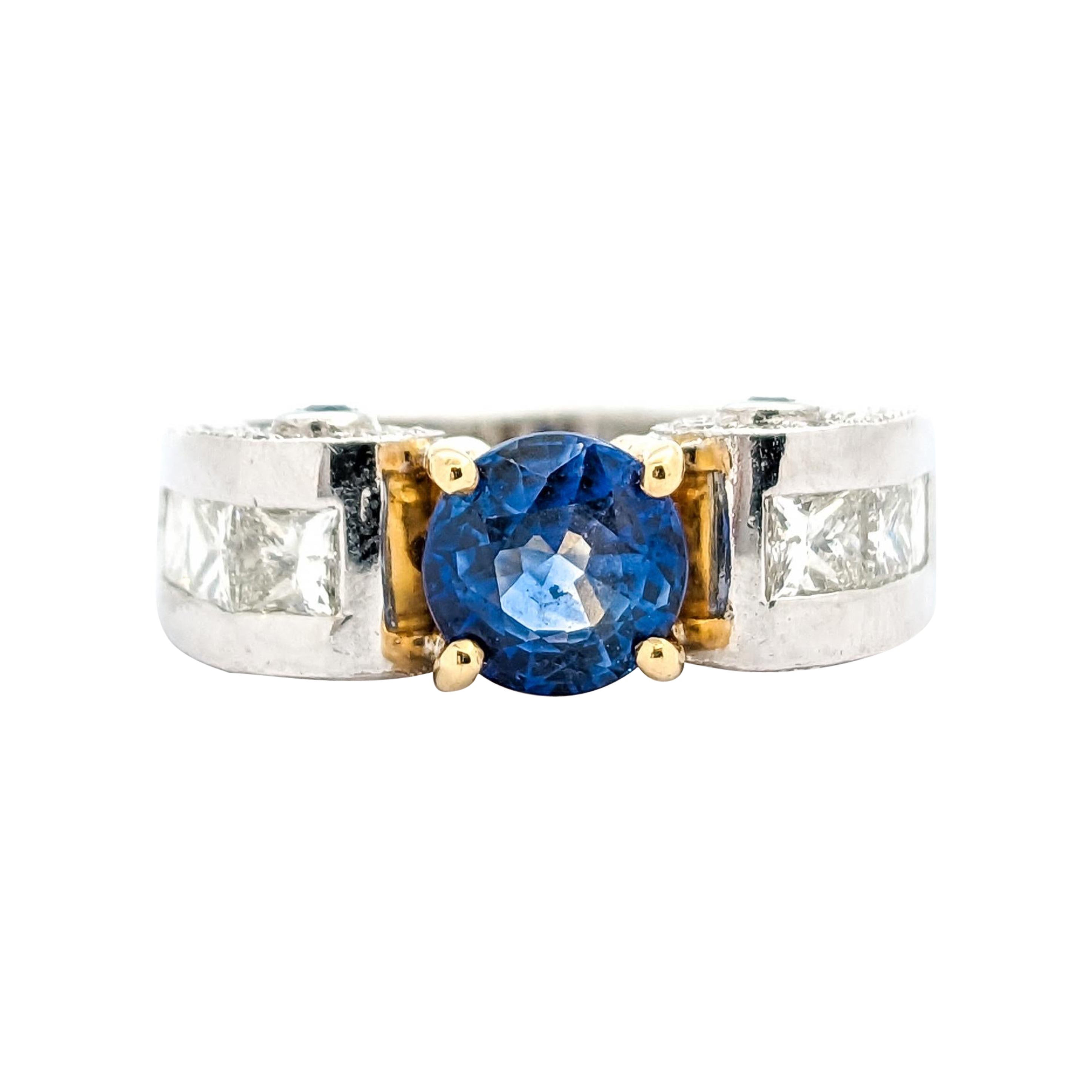 Modern Sapphire & Diamond Ring - 18K Gold For Sale