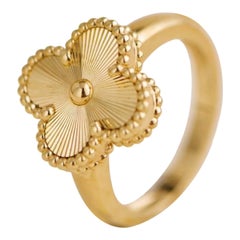 Van Cleef & Arpels Guilloché Alhambra 18k Gelbgold Ring Größe 54